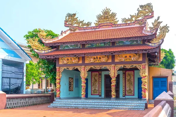 stock image Hue, Vietnam - April 10th, 2024: The communal house with elaborate carved columns of pottery is a typical culture in Ke Vo cultural village, Hue, Vietnam.