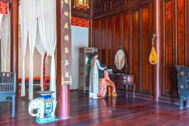 Hue, Vietnam - 10 Nisan 2024: İmparatorluk Yasak Kalesi, Hue, Vietnam 'da feodal kadınlar için makyaj odası