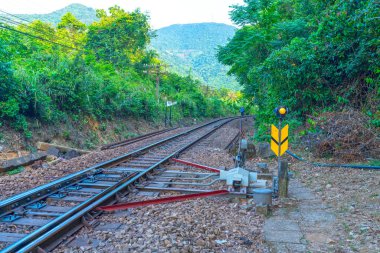 Vietnam 'daki Hai Van Dağı Geçidi' nde demiryolu..