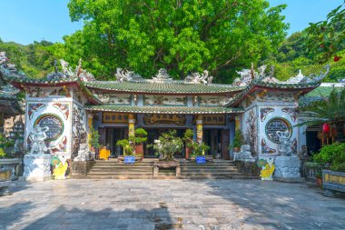 Da Nang, Vietnam - 15 Nisan 2024: Budist pagoda, Marble dağlarındaki tapınak, Da Nang, Vietnam