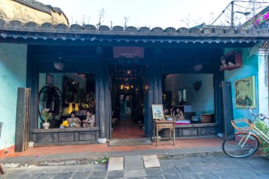 Hoi An, Vietnam - 16 Nisan 2024: Hoi An antik kenti, UNESCO Dünya Mirası Bölgesi 1999 yılından beri manzara. Hoi An, Vietnam 'ın en popüler yerlerinden biridir.