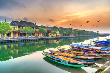 Hoi An, Vietnam - 17 Nisan 2024: Hoi Antik bir kasaba, UNESCO dünya mirası, Quang Nam vilayetinde. Vietnam. Hoi An, Vietnam 'ın en popüler yerlerinden biridir.