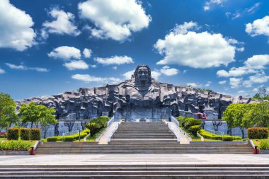 Quang Nam, Vietnam - 17 Nisan 2024: Mimari güzellik heykeli Vietnam 'ın en büyük kahramanı, bu Güneydoğu Asya' daki en büyük anıt 101 metre uzunluğunda Quang Nam, Viet Nam 'da 18m yüksekliğinde granitten yapılmıştır.
