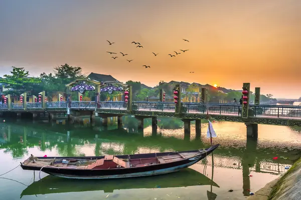 Hoi An, Vietnam - 17 Nisan 2024: Hoi Antik bir kasaba, UNESCO dünya mirası, Quang Nam vilayetinde. Vietnam. Hoi An, Vietnam 'ın en popüler yerlerinden biridir.