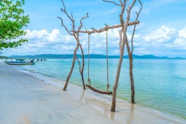 Güneşli bir sabahta güzel bir sahil. Seyahat keşfetmek Phu Quoc Adası, Vietnam 'ın en büyük