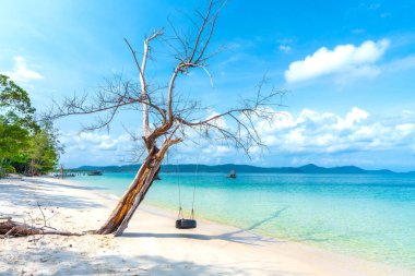 Güneşli bir sabahta güzel bir sahil. Seyahat keşfetmek Phu Quoc Adası, Vietnam 'ın en büyük