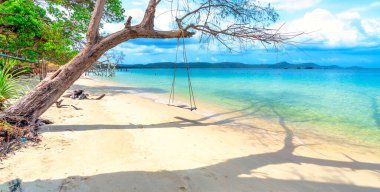 Güneşli bir sabahta güzel bir sahil. Seyahat keşfetmek Phu Quoc Adası, Vietnam 'ın en büyük