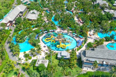 An Thoi, Phu Quoc, Vietnam - 21 Nisan 2024: Sun World Hon Thom doğa parkı, Phu Quoc Adası, Vietnam, Güneydoğu Asya 'dan deniz aşırı tramvaylarla yapılan bir eğlence ve eğlence parkı.