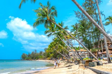 Long Beach, Phu Quoc, Vietnam - 22 Nisan 2024: Phu Quoc Adası Sahil Tatil Mekanı (Ong Lang Sahili), Vietnam, Güneydoğu Asya 'da Tropikal Turizm Tatil Yeri.