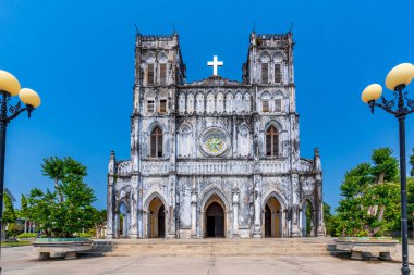Phu Yen, Vietnam - 19 Nisan 2024: Mang Lang Kilisesi, Vietnam 'daki en eski kilise. Kilise 1892 'de gotik tarzda inşa edilmiş..