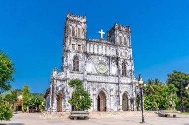 Phu Yen, Vietnam - 19 Nisan 2024: Mang Lang Kilisesi, Vietnam 'daki en eski kilise. Kilise 1892 'de gotik tarzda inşa edilmiş..