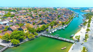 Hoi An, Vietnam - 17 Nisan 2024: Hoi An antik kenti turistler için çok ünlü bir yerdir..