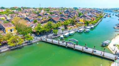 Hoi An, Vietnam - 17 Nisan 2024: Hoi An antik kenti turistler için çok ünlü bir yerdir..