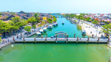 Hoi An, Vietnam - 17 Nisan 2024: Hoi An antik kenti turistler için çok ünlü bir yerdir..