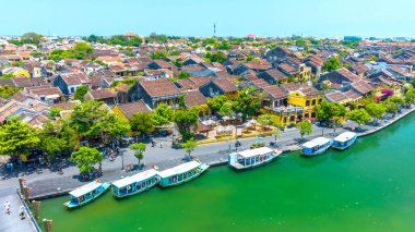 Hoi An, Vietnam - 17 Nisan 2024: Hoi An antik kenti turistler için çok ünlü bir yerdir..