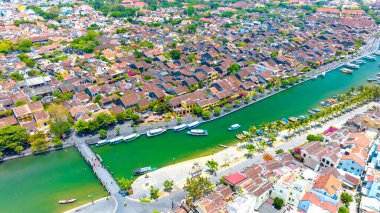 Hoi An, Vietnam - 17 Nisan 2024: Hoi An antik kenti turistler için çok ünlü bir yerdir..