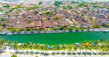 Hoi An, Vietnam - 17 Nisan 2024: Hoi An antik kenti turistler için çok ünlü bir yerdir..