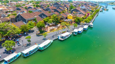 Hoi An, Vietnam - 17 Nisan 2024: Hoi An antik kenti turistler için çok ünlü bir yerdir..