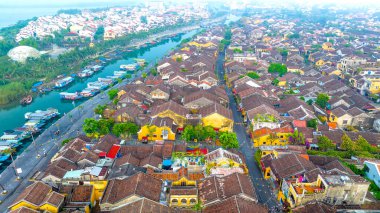 Hoi An, Vietnam - 17 Nisan 2024: Hoi An antik kenti turistler için çok ünlü bir yerdir..