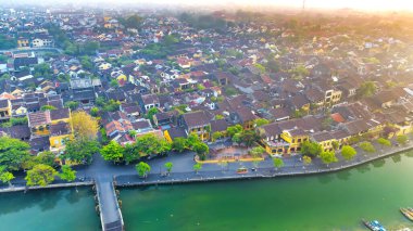 Hoi An, Vietnam - 17 Nisan 2024: Hoi An antik kenti turistler için çok ünlü bir yerdir..