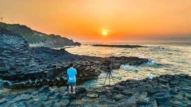 Phu Yen, Vietnam - 19 Nisan 2024: Giant 'ın Geçidi üzerindeki hava manzarası, turistleri ziyarete çeken bu yer UNESCO Dünya Mirası Alanı, Vietnam' ın güzel manzarası olarak bilinir.