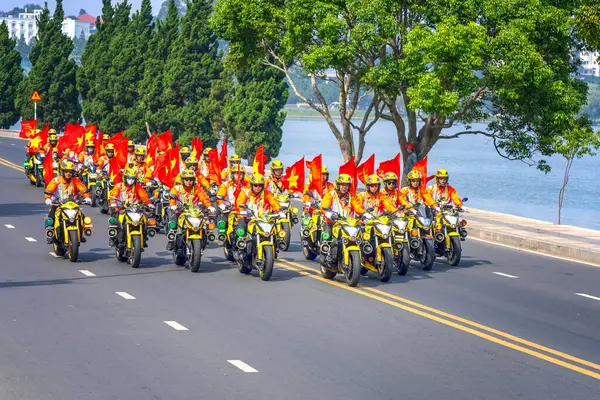 stock image Da Lat, Vietnam - April 24th, 2024: Large displacement motorcycle team guided and protected bicycle race around Xuan Huong Lake, Da Lat, Vietnam