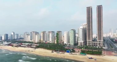Da Nang, Vietnam - 15 Nisan 2024: Da Nang plajının havadan görünüşü, Vietnam dünyanın en güzel plajlarından biridir..