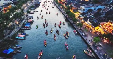 Vietnam 'da Thu Bon Nehri kıyısında antik bir kasaba. UNESCO 'nun Quang Nam bölgesindeki dünya mirası. Vietnam. Hoi An, Vietnam 'ın en popüler yerlerinden biridir.