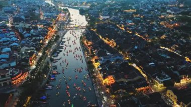 Vietnam 'da Thu Bon Nehri kıyısında antik bir kasaba. UNESCO 'nun Quang Nam bölgesindeki dünya mirası. Vietnam. Hoi An, Vietnam 'ın en popüler yerlerinden biridir.