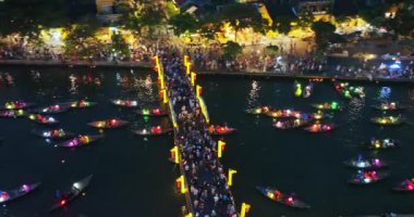 Vietnam 'da Thu Bon Nehri kıyısında antik bir kasaba. UNESCO 'nun Quang Nam bölgesindeki dünya mirası. Vietnam. Hoi An, Vietnam 'ın en popüler yerlerinden biridir.