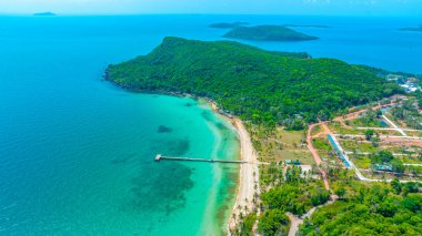Phu Quoc, Kien Giang, Vietnam 'da Thom Adası' ndaki güzel manzaranın (güzel plajlı sakin bir ada) havadan görüntüsü. Seyahat kavramı