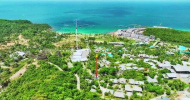 Phu Quoc Adası, Vietnam 'daki tropikal plajın havadan görünüşü. Güzel beyaz kumsal, güzel mavi deniz Tayland Körfezi 'nde.