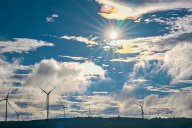 Dağlarda güzel bir gün batımı