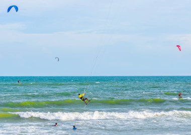Mavi denizde uçurtma..