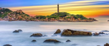 Deniz kıyısının güzel manzarası