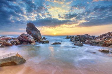 Sahilde güzel bir gün batımı