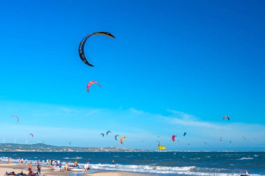 Kitesurfing sahilde