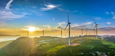 dağlarda Rüzgar türbinleri