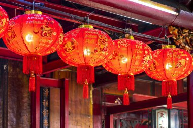 Çin kasabasında fenerler