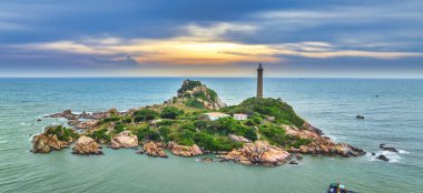 Deniz kıyısının güzel manzarası