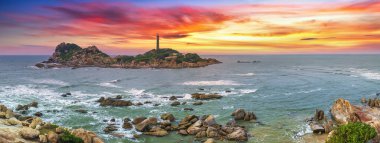 Akşamları kumsalda gün batımı