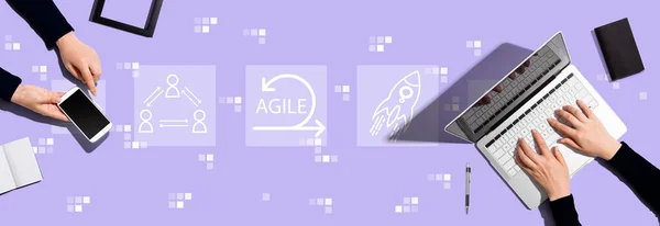 Agiles Konzept Mit Zwei Personen Die Zusammenarbeiten — Stockfoto