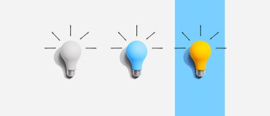 Beyaz, mavi ve sarı ampullü fikir ve yaratıcılık kavramı - düz yatıyordu