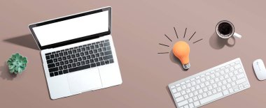 Yukarıdan ampullü bilgisayarlar