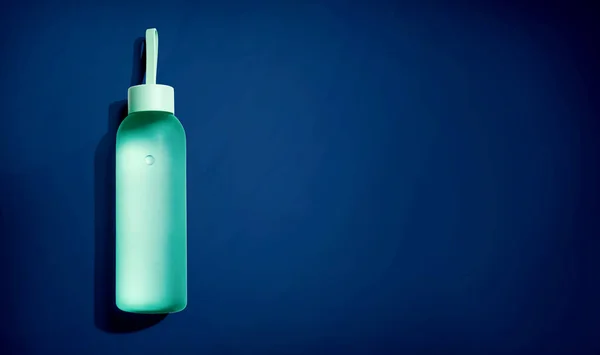 Wasserflasche Mit Kopierraum Flach Gelegt — Stockfoto