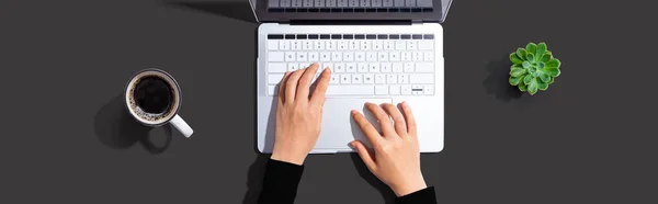 Person Using Laptop Computer — Stock Photo, Image