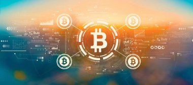 Gün batımında veya gün doğumunda bulanık şehir manzaralı bitcoin teması