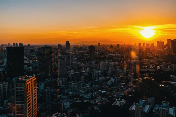 日本东京水手城的空中景观和日落时的城市景观 — 图库照片