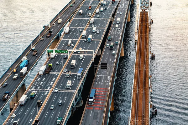 日本东京Odaiba高速公路大桥的空中景观 — 图库照片