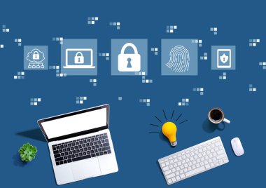 Yukarıdan gelen ampullü bilgisayarlarla internet ağ güvenliği kavramı